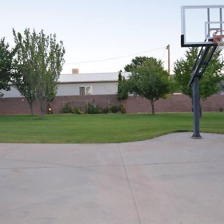 Tacit Shadow Resort Paradise Deluxe Suite, Gym, Coffee Bar, Hot-Tub, Free Laundry, Food Available Parowan Exterior foto